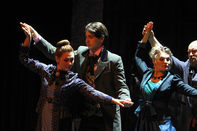 С большим зрительским успехом прошли обменные гастроли Кинешемского и Кимрского театров фото 3