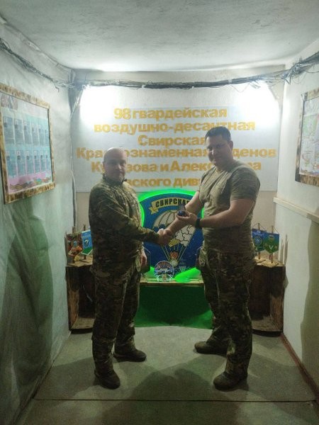 Командиру легендарного 331-го полка ВДВ вручен серебряный знак от Кинешемского Союза десантников фото 2