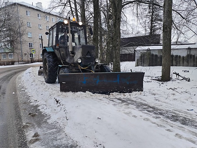 УГХ обрабатывает дороги Кинешмы песко-соляной смесью и расчищает тротуары фото 2