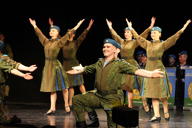 В Кинешме выступил легендарный Ансамбль песни и пляски ВДВ фото 28