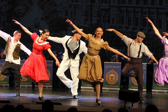 В Кинешме выступил легендарный Ансамбль песни и пляски ВДВ фото 8