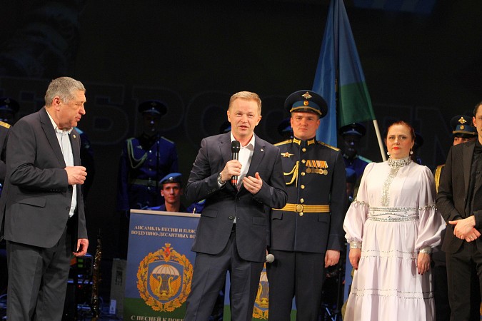 В Кинешме выступил легендарный Ансамбль песни и пляски ВДВ фото 46