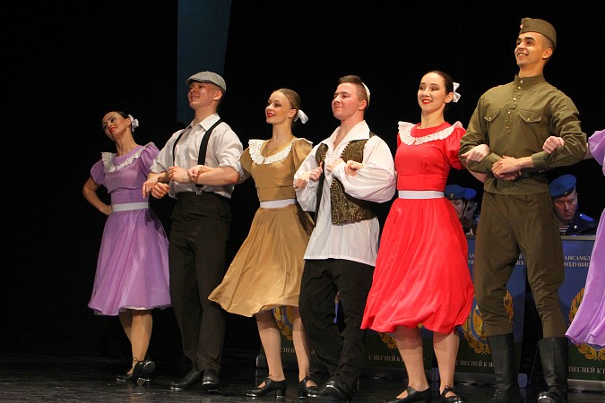В Кинешме выступил легендарный Ансамбль песни и пляски ВДВ фото 7