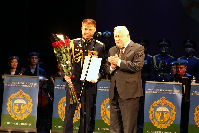 В Кинешме выступил легендарный Ансамбль песни и пляски ВДВ фото 2