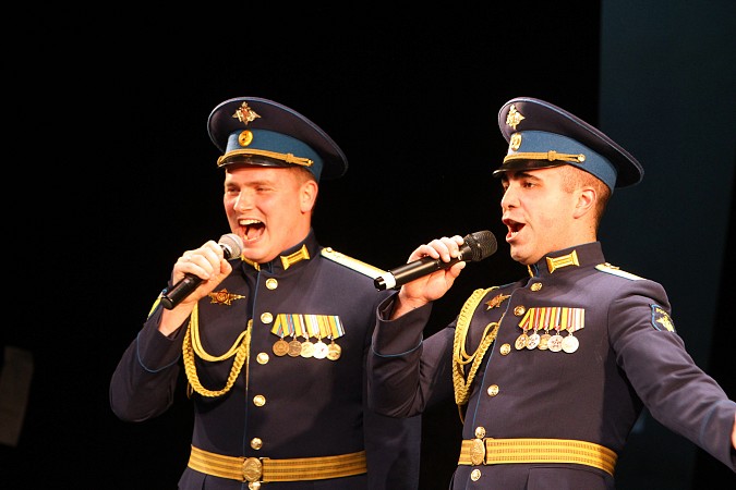 В Кинешме выступил легендарный Ансамбль песни и пляски ВДВ фото 9