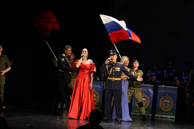 В Кинешме выступил легендарный Ансамбль песни и пляски ВДВ фото 35