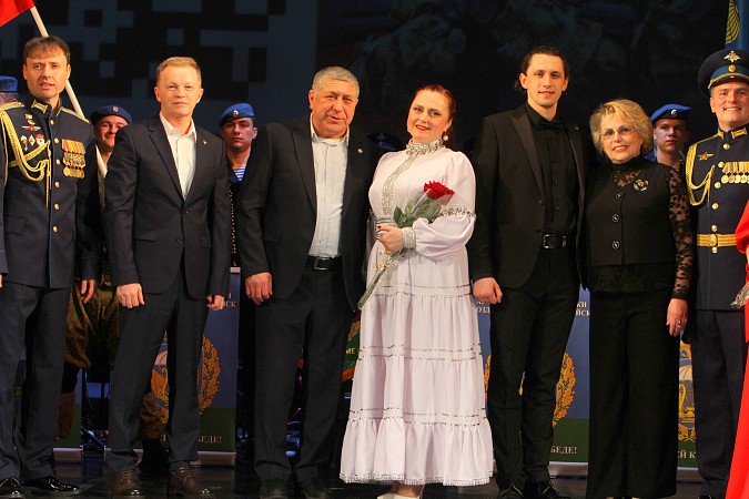 В Кинешме выступил легендарный Ансамбль песни и пляски ВДВ фото 48