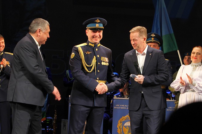 В Кинешме выступил легендарный Ансамбль песни и пляски ВДВ фото 44