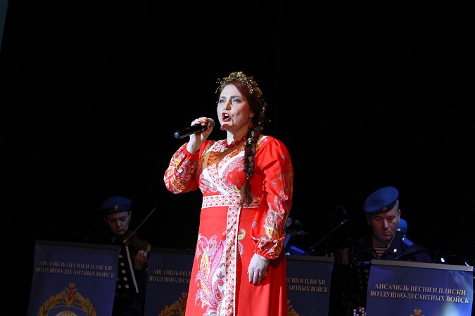 В Кинешме выступил легендарный Ансамбль песни и пляски ВДВ фото 16