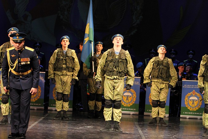 В Кинешме выступил легендарный Ансамбль песни и пляски ВДВ фото 31