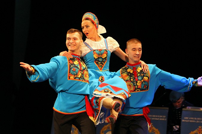 В Кинешме выступил легендарный Ансамбль песни и пляски ВДВ фото 17