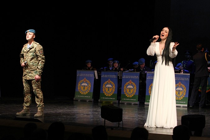 В Кинешме выступил легендарный Ансамбль песни и пляски ВДВ фото 18