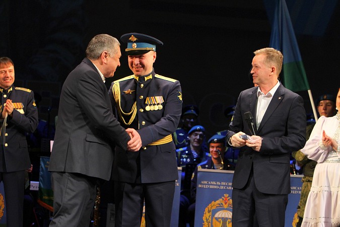 В Кинешме выступил легендарный Ансамбль песни и пляски ВДВ фото 45