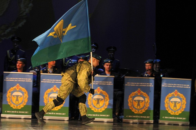 В Кинешме выступил легендарный Ансамбль песни и пляски ВДВ фото 32