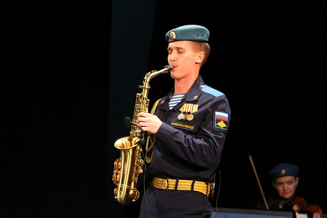 В Кинешме выступил легендарный Ансамбль песни и пляски ВДВ фото 19