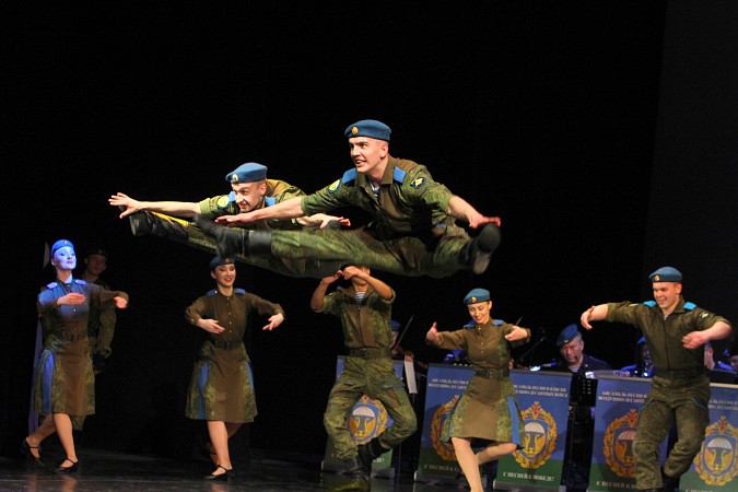 В Кинешме выступил легендарный Ансамбль песни и пляски ВДВ фото 27