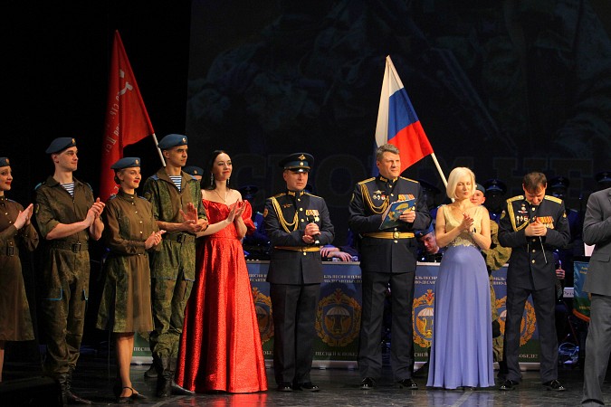 В Кинешме выступил легендарный Ансамбль песни и пляски ВДВ фото 47