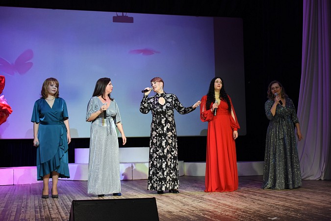 В Кинешме прошел большой праздничный концерт, посвященный 8 Марта фото 14