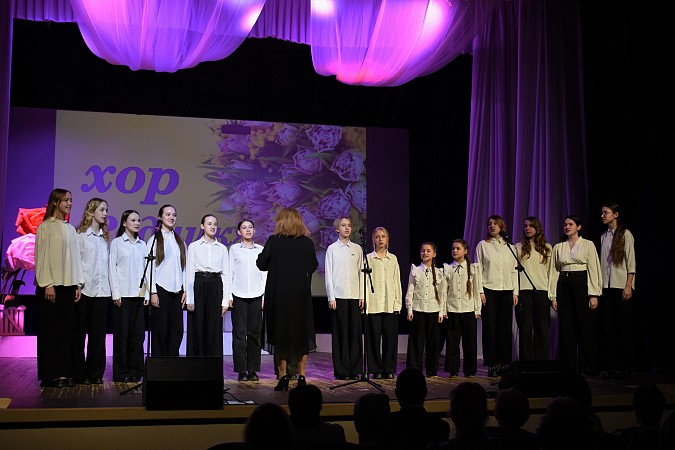 В Кинешме прошел большой праздничный концерт, посвященный 8 Марта фото 20