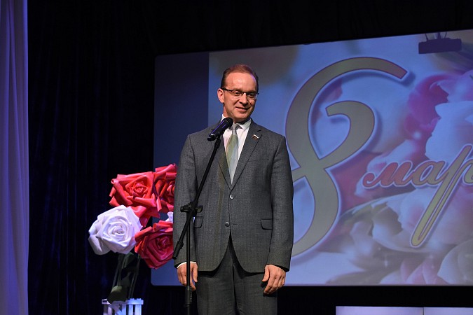 В Кинешме прошел большой праздничный концерт, посвященный 8 Марта фото 5