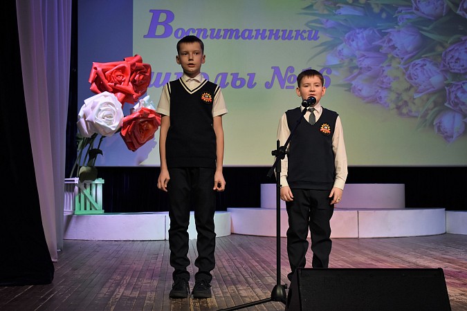 В Кинешме прошел большой праздничный концерт, посвященный 8 Марта фото 15