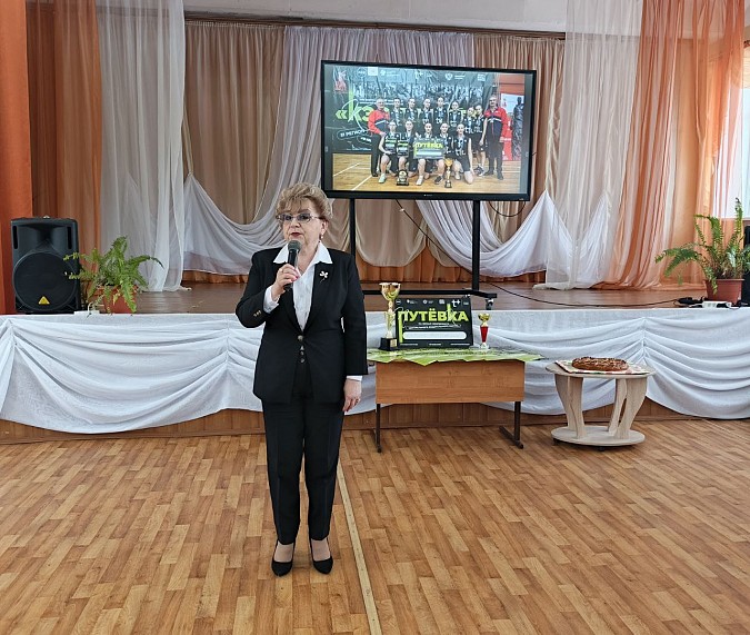 В школе №18 чествовали баскетбольную команду «Феникс» фото 6