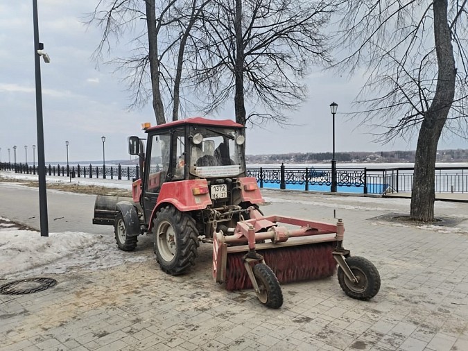 Улицы Кинешмы очищают от смета и песка фото 6