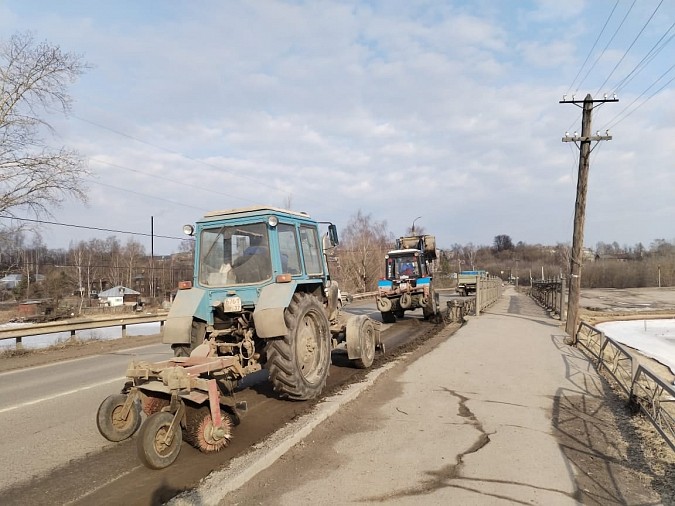 Улицы Кинешмы очищают от смета и песка фото 9
