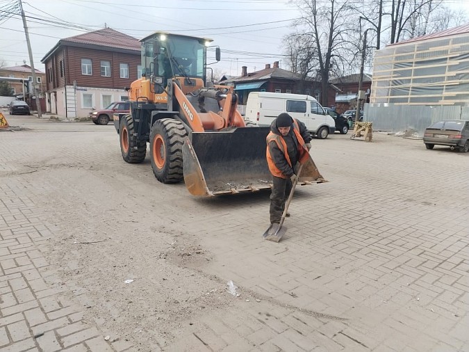 Улицы Кинешмы очищают от смета и песка фото 4