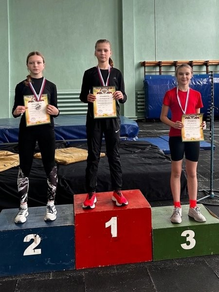 В Кинешме прошли соревнования по прыжкам в высоту фото 3