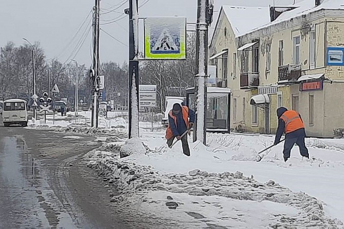 УГХ в усиленном режиме продолжает устранять последствия снегопада фото 6