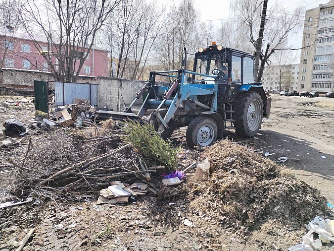 УГХ активно убирает Кинешму от смёта и мусора фото 2