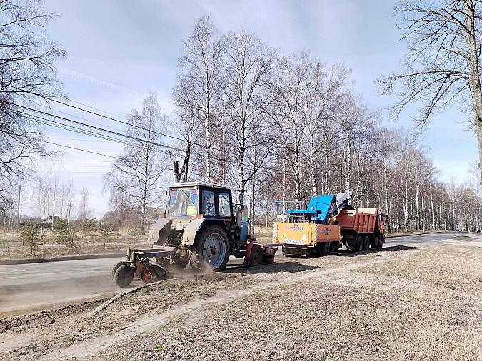 УГХ активно убирает Кинешму от смёта и мусора фото 6