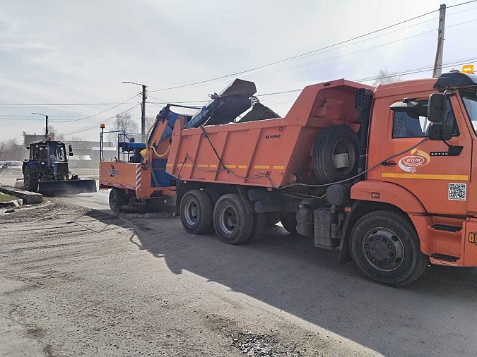 УГХ активно убирает Кинешму от смёта и мусора фото 3