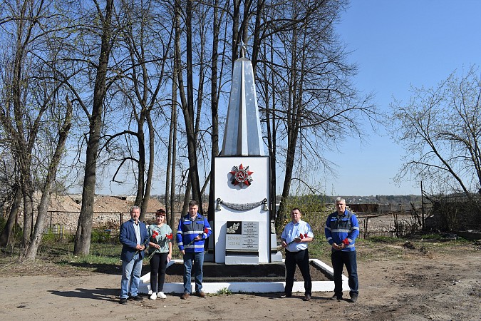 В Кинешме энергетики отремонтировали обелиск у бывшего мукомольного комбината фото 2