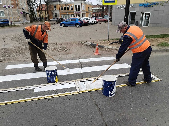 На пешеходных переходах Кинешмы наносят новую разметку фото 4