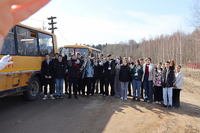 На берегу Волги и Елнать прошли экологические субботники фото 3