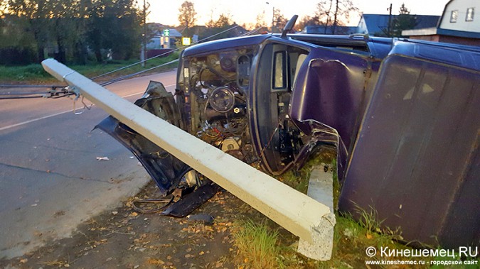 Пьяный автомобилист снёс дорожный знак и столб фото 10