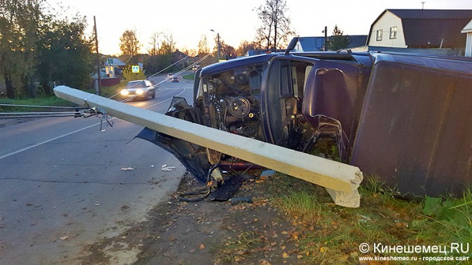 Пьяный автомобилист снёс дорожный знак и столб фото 5