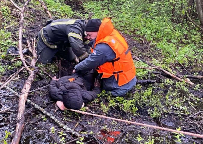 1 Мая в Кинешме спасли мальчика, которого затянуло в трясину на р.Кинешемке фото 2