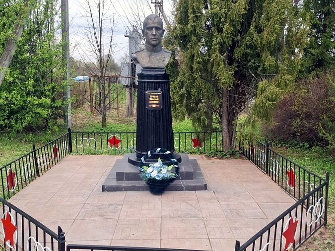 В Пешкове отреставрировали памятник Герою Советского Союза Валерию Трубову фото 2