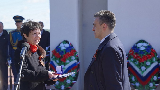 Внучке Маршала А.М.Василевского переданы регалии почётного гражданина Ивановской области фото 2