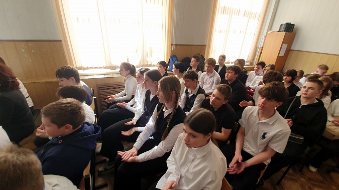 Накануне 9 Мая в школах Кинешмы завершился показ патриотической композиции «Живите за нас» фото 13