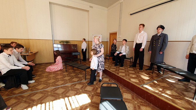 Накануне 9 Мая в школах Кинешмы завершился показ патриотической композиции «Живите за нас» фото 8