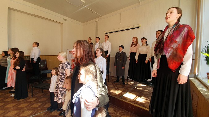 Накануне 9 Мая в школах Кинешмы завершился показ патриотической композиции «Живите за нас» фото 11