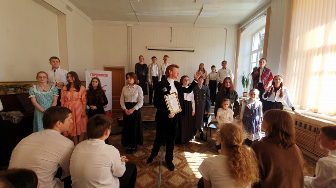 Накануне 9 Мая в школах Кинешмы завершился показ патриотической композиции «Живите за нас» фото 15