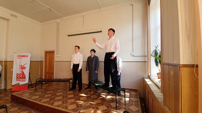 Накануне 9 Мая в школах Кинешмы завершился показ патриотической композиции «Живите за нас» фото 6
