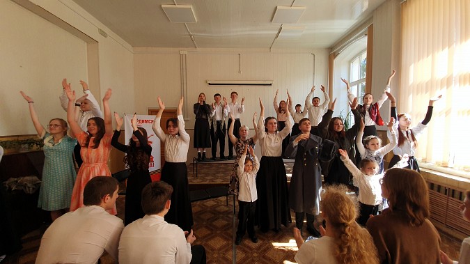 Накануне 9 Мая в школах Кинешмы завершился показ патриотической композиции «Живите за нас» фото 12