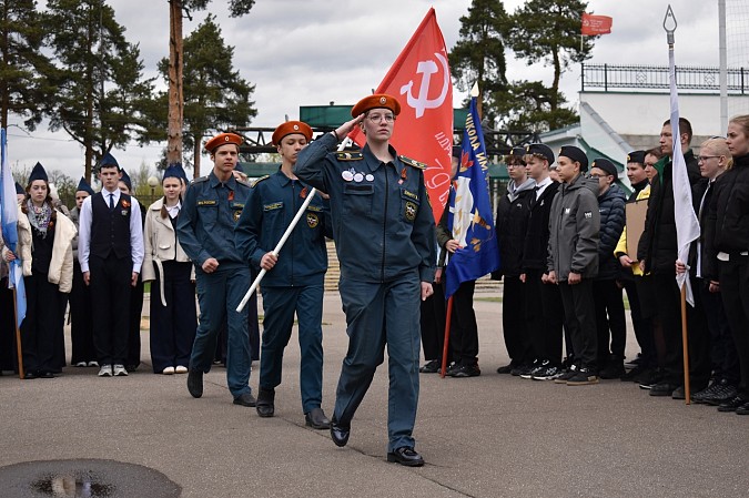 В Кинешме прошёл смотр строя и песни «На знамя Победы равняем шаг!» фото 2