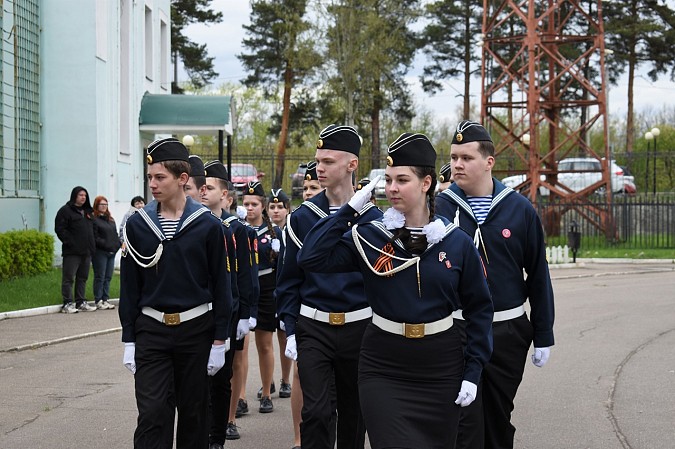 В Кинешме прошёл смотр строя и песни «На знамя Победы равняем шаг!» фото 4